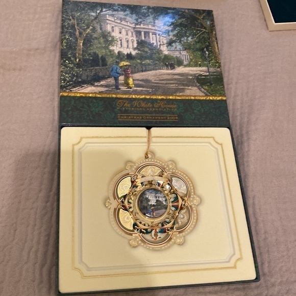 UNITAD STATE CONGRESSIONAL HOLLIDAY ORNAMENTS. 7 FOR ONLY $125 !!! - Picture 4 of 13